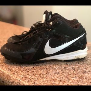 Youth baseball cleats